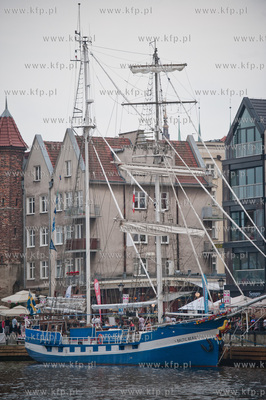 Gdansk. Zacumowane do nabrzeza Motlawy jachty uczestniczace...