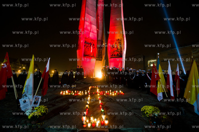Gdansk. Plac Solidarnosci. Swieto Zmarlych. Litania...