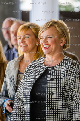 Gdynia. Uroczyste zawieszenie wiechy na nowo powstajacym...