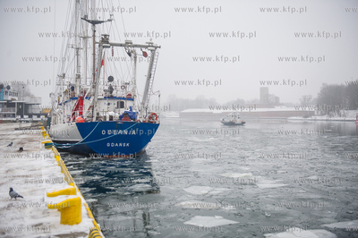 Gdansk. Nowy Port. Operacja usuwania niewybuchu pochodzacego...