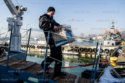 Port Wojenny w Gdyni Oksywiu. ORP Arctowski z grupą...