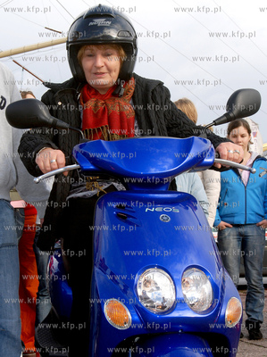 Gimnazjum nauki jazdy na skuterach rozpoczelo zajecia...