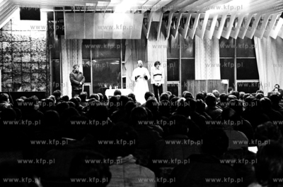 Stocznia Gdanska. Msza w przededniu wprowadzenia stanu...