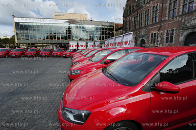 Prezentacja na Targu Weglowym nowego modelu samochodu...