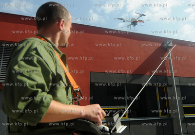 Bezzalogowy wielowirnikowy statek latajacy MD4- 200...