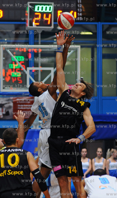 Kolobrzeg. Tauron Basket Liga - mecz koszykowki mezczyzn...