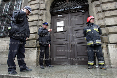 Alarm bombowy w budynku Sadu Okregowego w Gdansku na...