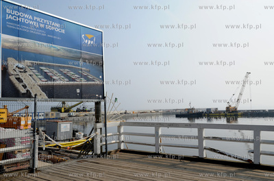 Sopot. Budowa mariny przy sopockim molo. 31.03.2011...