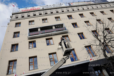 Na siedzibie Solidarnosci w Gdansku zawisnal  baner...