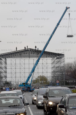 Gdynia, Skwer Kosciuszki. Budwa sceny na koncert sylwestrowy...