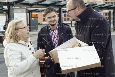 Paweł Adamowicz i kandydaci do rady miasta z komitetu...
