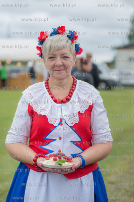 Festyn kociewski w Zblewie. Nz. Kociewianka w Kociewskim...