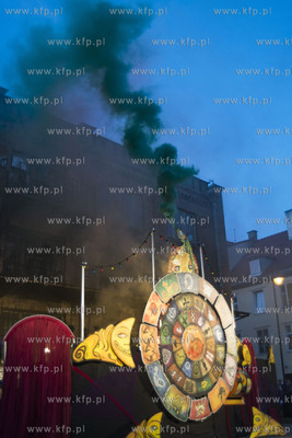 Gdańsk. Festiwal teatrów Ulicznych FETA. Mr Pejo's...