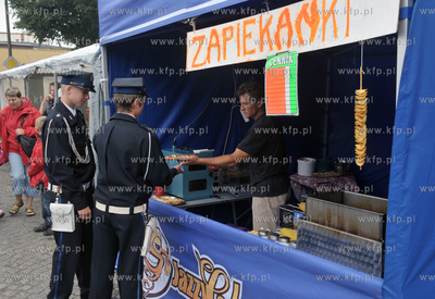 XIII Swiatowy Zjazd Kaszubow w Leborku. Mlodzi strazacy...