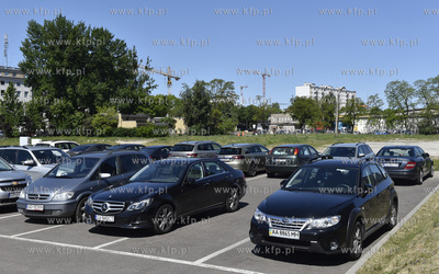 Gdynia. Parking w okolicy Sea Towers na ul. Jerzego...
