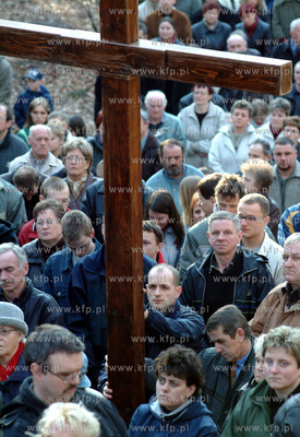 Droga Krzyzowa w Kalwarii Wejherowskiej.
09.04.2004
fot....