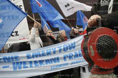 Gdynia. Wolny Zwiazek Zawodowy Sierpien 80 i OPZZ 
pod...