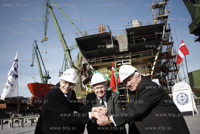Stocznia Gdansk. Polozenie stepki pod statkiem NB87....