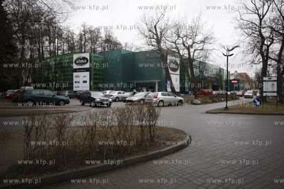 Sopot. Delikatesy Alma przy ul Sikorskiego.
25.03.2011
fot....
