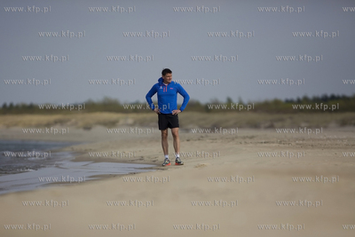 Adam Korol biega na plazy na gdanskich Stogach.
30.04.2015
fot....