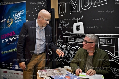 Gdynia. Cafeart U Muzyk'uff. Spotkanie z dziennikarzem...