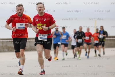Gdynia. Bieg Europejski. Nz. biegacze na bulwarze nadmorskim.
07.05.2017
fot....