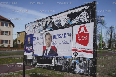 Tczew. Reklamy wyborcze kandydatów na prezydenta RP,...