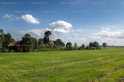 Wiatrak holenderski w Palczewie na Żuławach Wiślanych....