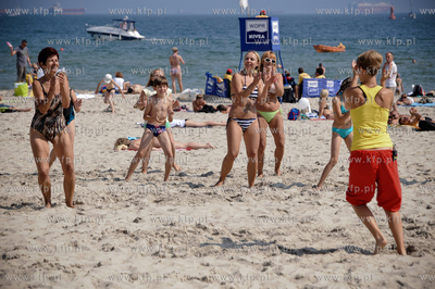 Gdynia. Bulwar nadmorski. Festyn PGNiG Bezpiecznie...