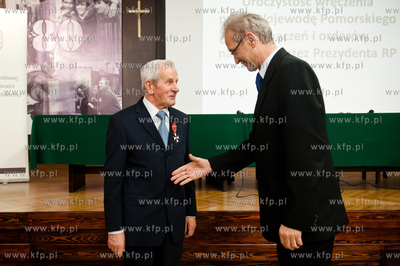 Gdansk. Historyczna sala BHP. Wreczenie odznaczen panstwowych,...