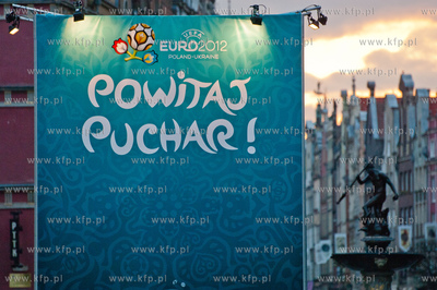 Gdansk. Bilbord reklamujacy Puchar Mistrzostw Europy...