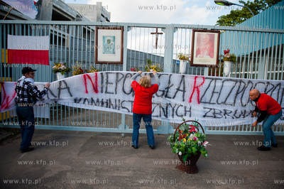 Gdansk. Happening przed Brama Historyczna nr 2 Stoczni...