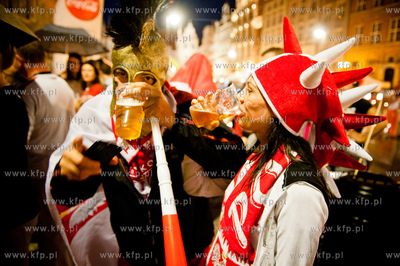 Gdansk. Dlugi Targ. Sympatycy Polskiej reprezentacji...