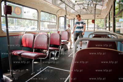 Gdynia. Udostepniony do ogladania, zabytkowy trolejbus...