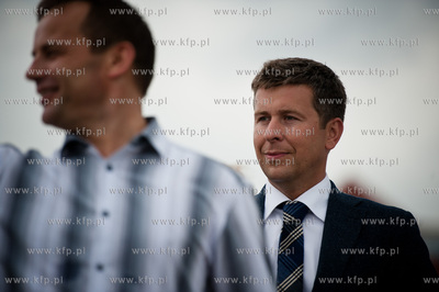 Sopot. Polonez na Molo. Wspolna akcja miast partnerskich...