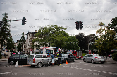Sopot. Wypadek trzech samochodow na skrzyzowaniu ulic...