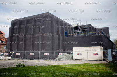 Gdansk. Pierwszy spacer Gdanszczan po Murze Teatru...