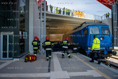 Gdansk. Cwiczenia Strazy Pozarnej na nowo budowanym...