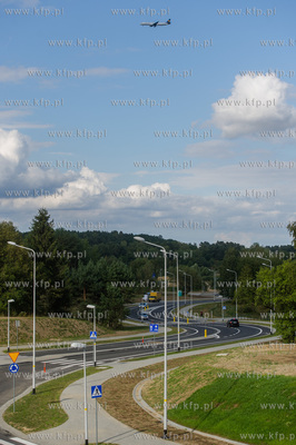 Gdansk. Nowo otwarta droga dojazdowa do przystanku...