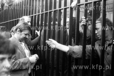 Strajk w Stoczni Gdanskiej , sierpien 1980, polot pomiedzy...