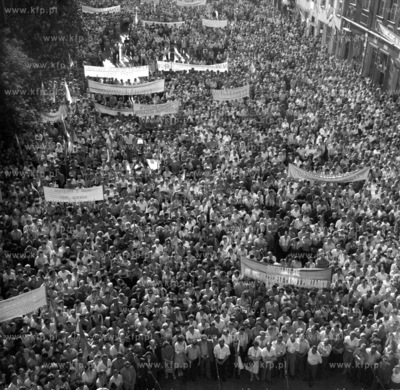 Gdansk Dlugi Targ. Manifestacja poparcia dla PZPR i...