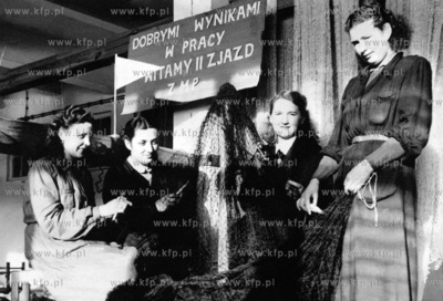 Mlodziezowa zaloga sieciami "Arki" -  Stanislawa Paluch,...