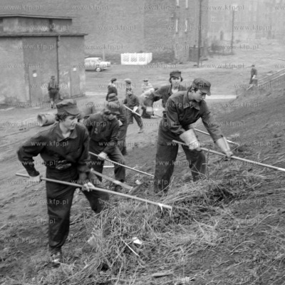Uczniowie Zasadniczej Szkoły Budownictwa Okrętowego...