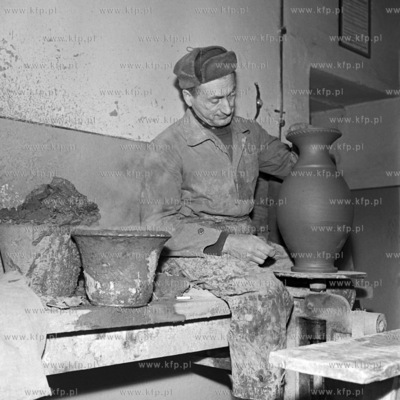 W pracowni ceramicznej. 
1968
0004972z_1968
Fot. Zbigniew...