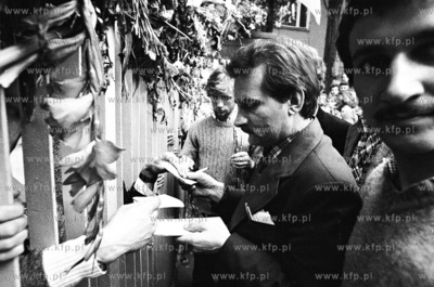 Strajk w Stoczni Gdańskiej im. Lenina Nz. Lech Walesa...