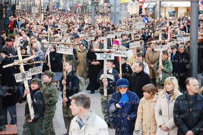 Wielki Piatek. Gdynska Droga Krzyzowa
06.04.2007
Fot....