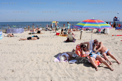 Swinoujsciu. Sloneczna pogoda sprzyja plazowaniu i...