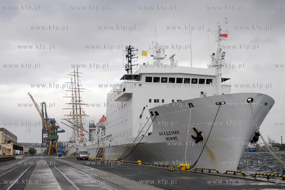 Gdynia. Statek Rosyjskiej Akademii Nauk r/v Akademik...