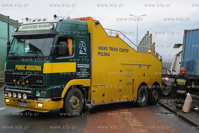 Gdynia. Z niewyjasnionych przyczyn samochod ciezarowy...