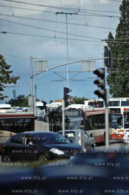 Korki na ulicach Gdanska przed obchodami 30 lecia solidarnosci....